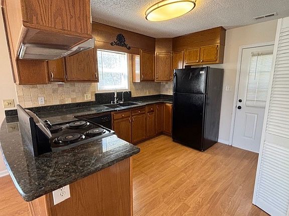 3rd image of 135 Pine Meadow Ln