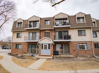 3256 Sanders Rd APT 4E, Northbrook, IL 60062