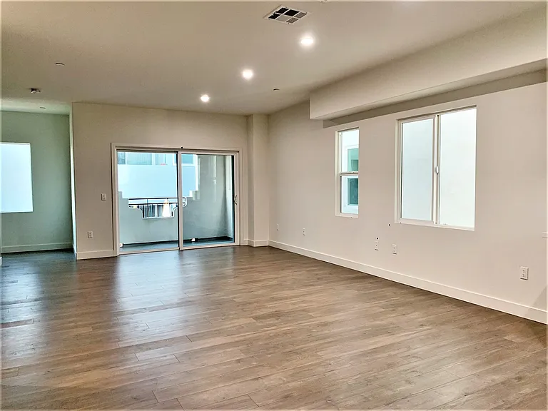 Disclaimer: The interior pictures displayed here are from another similar unit in the community for illustration only; and shall not be relied upon as an accurate representation of the actual unit itself. Please visit the unit to confirm all details.