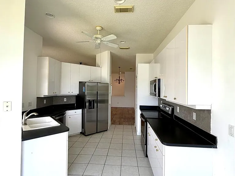 702 SW Aruba Bay — Photo 8