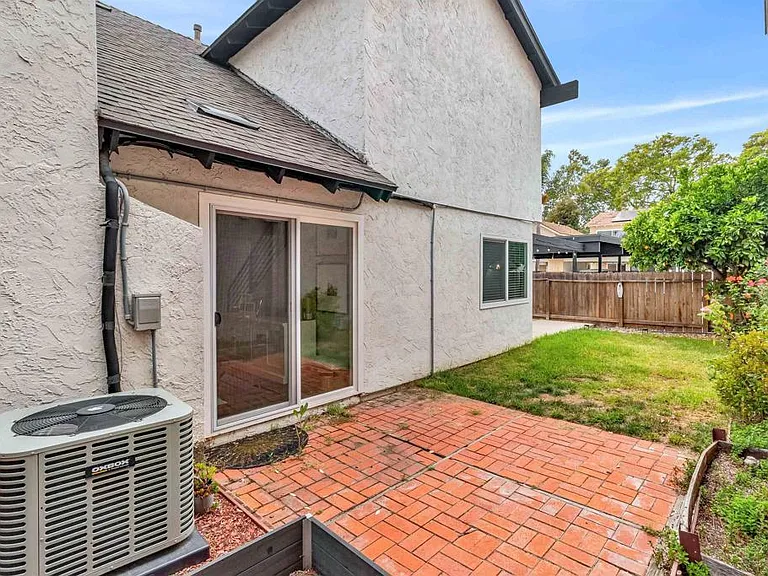 10618 Esmeraldas Dr — Photo 29