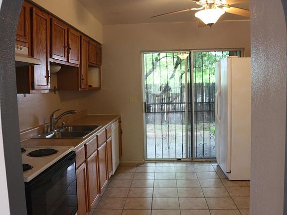 3rd image of 2853 N Fontana Ave