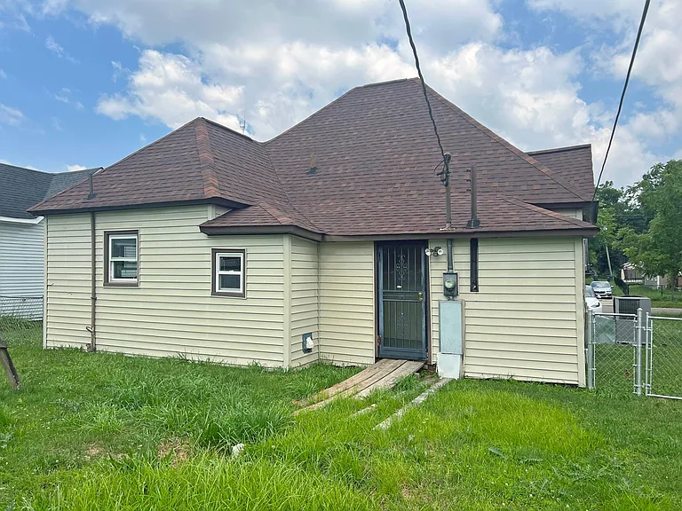 424 E Springdale Ave — Photo 3