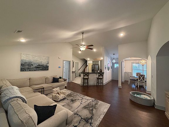 3rd image of 519 Oak Pond Ct.