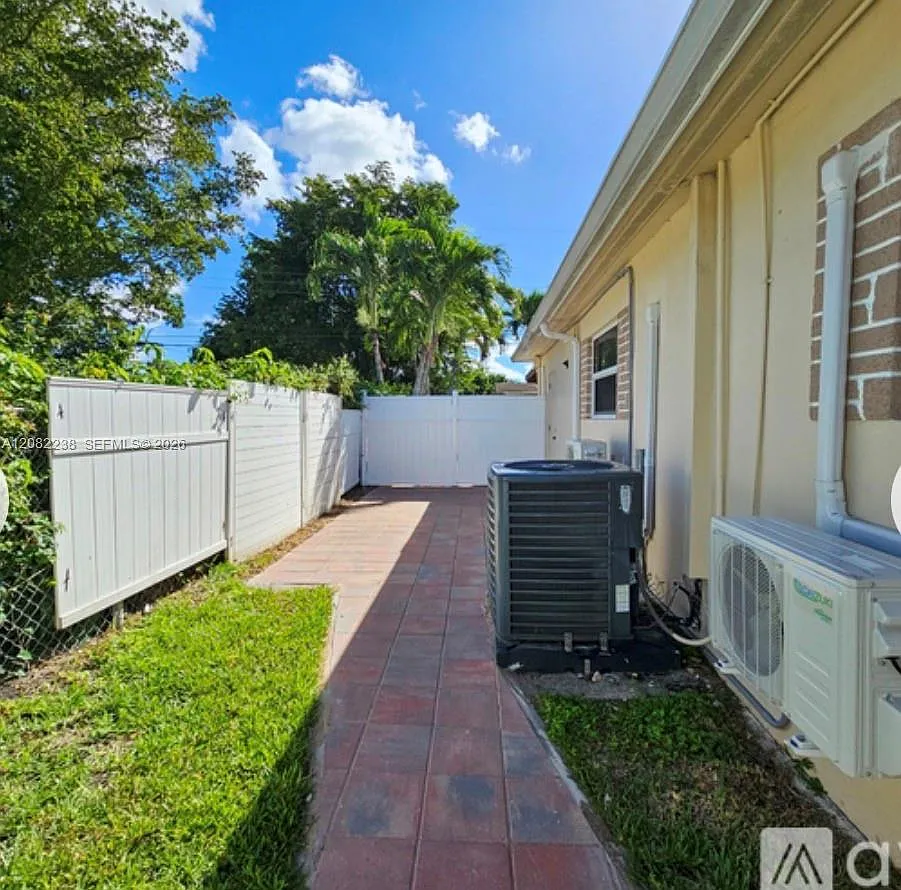 Pembroke Pines No 2 — Photo 2