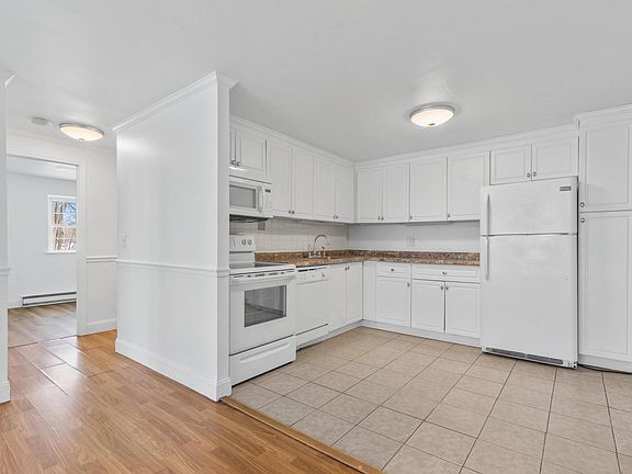 4th image of 234 Low St APT 2