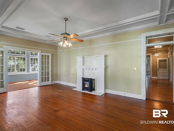 5th image of 101 Dobson Ave N