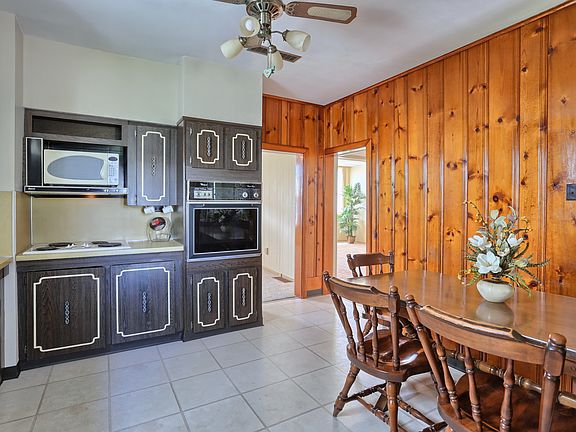 Large Eat in Kitchen