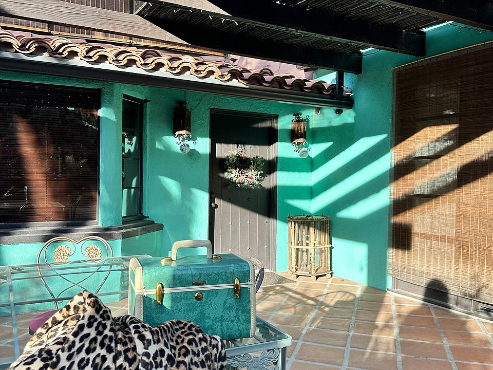 Entry courtyard-welcome to your desert oasis