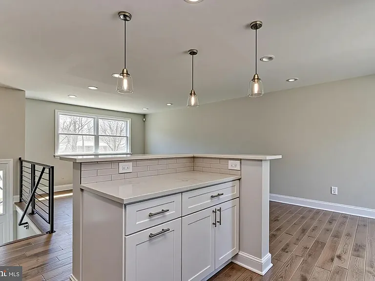 415 Ritchie Pkwy — Photo 11