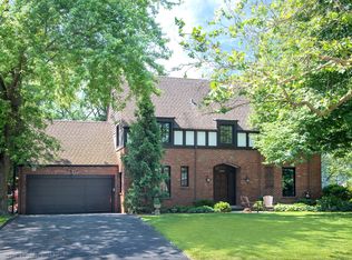 2403 Iroquois Rd, Wilmette, IL 60091