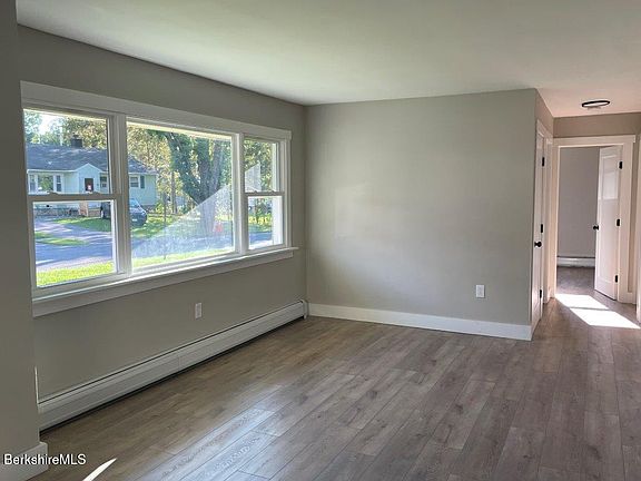 3rd image of 21 Austin Ave