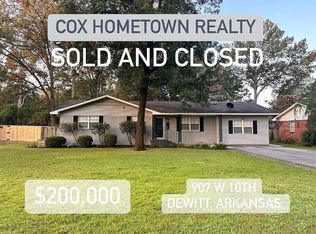 907 W 10th St, Dewitt, AR 72042
