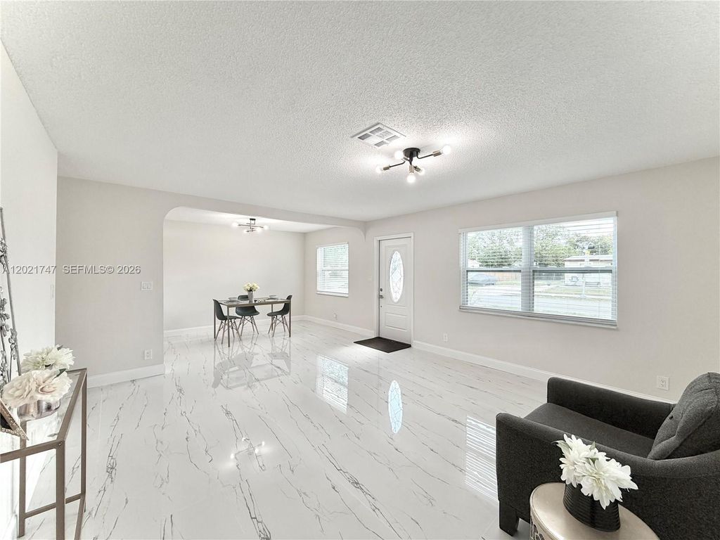 1555 NW 6th Ave, photo 7
