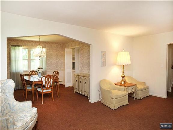 3rd image of 1066 Woodland Ave