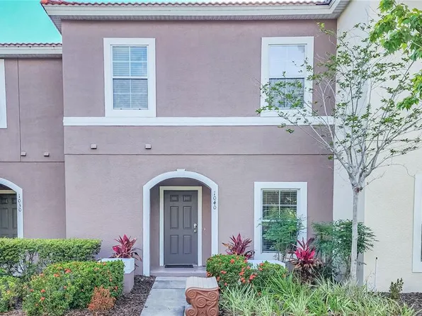 1040 Las Fuentes Dr, Kissimmee, FL 34746