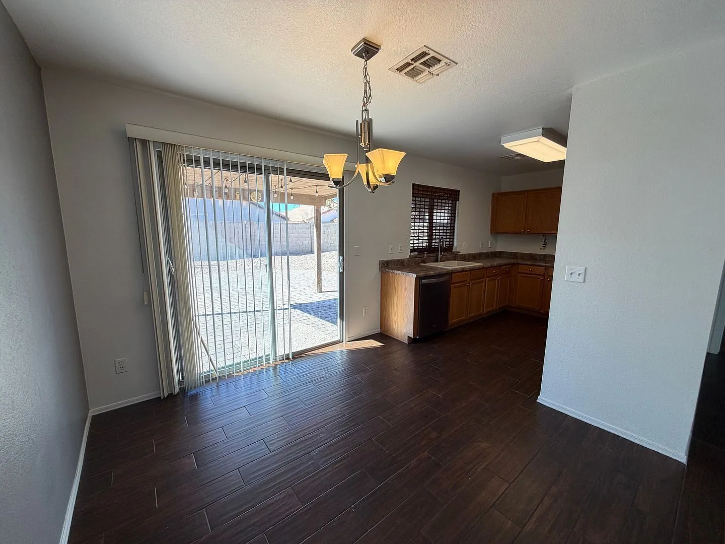 3 bed, 2.0 bath, 1205 sqft, $1,750 — Photo 4
