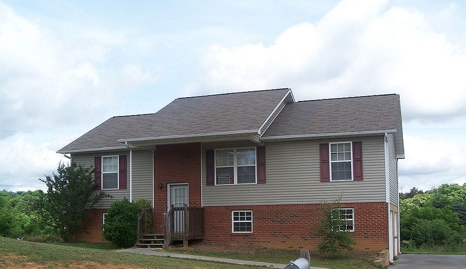 SPLIT FOYER HOME