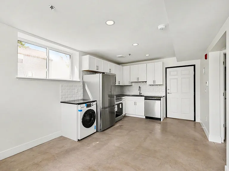 4729 Rohns St #1A — Photo 11