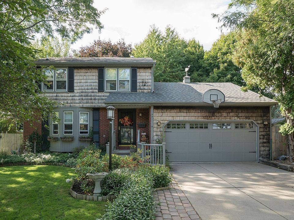 1st image of 6 Foxcroft Ln