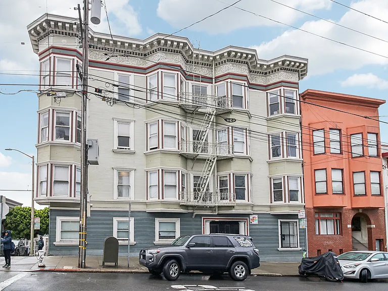 Front exterior view of the apartment building at 1301 Leavenworth St, San Francisco, CA 94109, USA