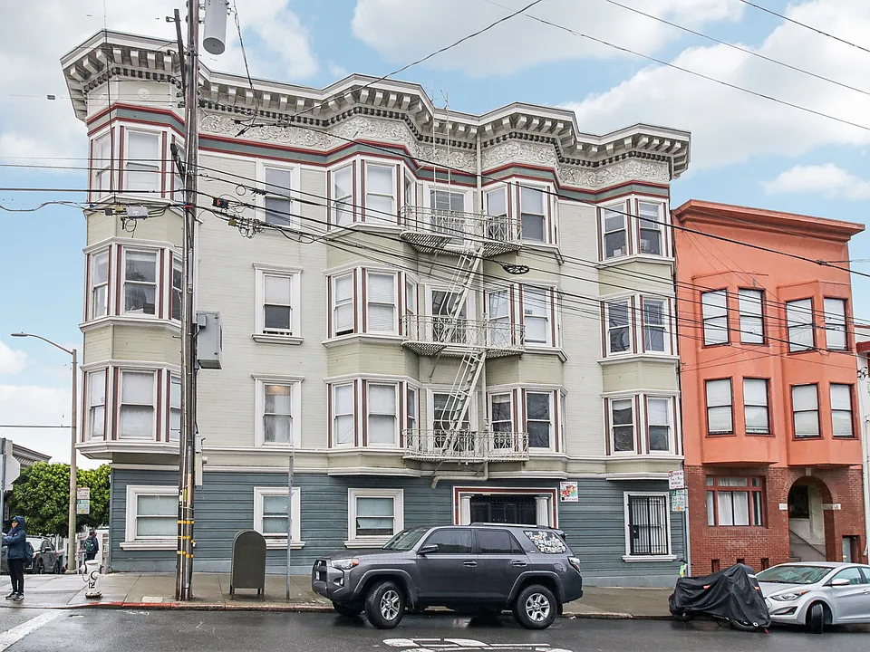 Front exterior view of the apartment building at 1301 Leavenworth St, San Francisco, CA 94109, USA