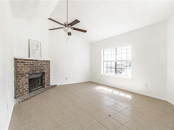 5th image of 2421 & 2423 W Magnolia St