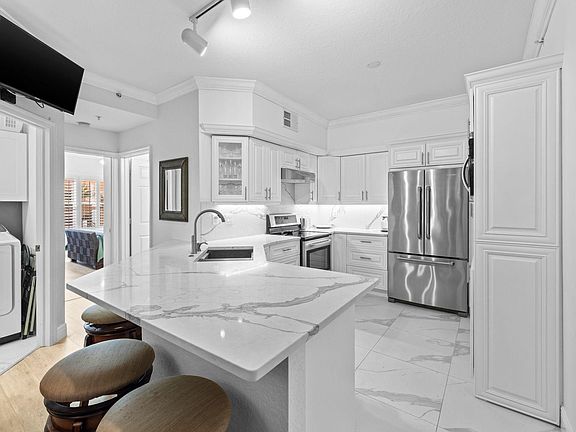 3rd image of 2120 Cay Lagoon Dr APT 213