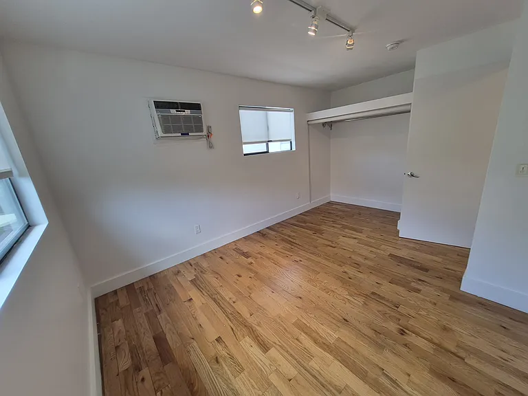 4418 Burns Ave #1/2 — Photo 12