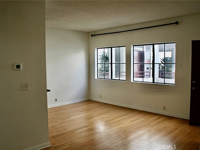 730 W 4th St #306 — Photo 33