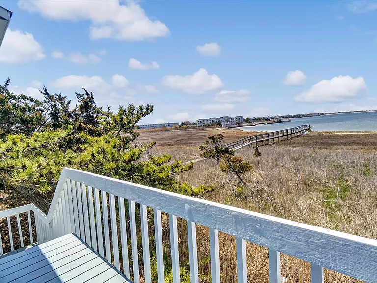 552 Dune Rd — Photo 14