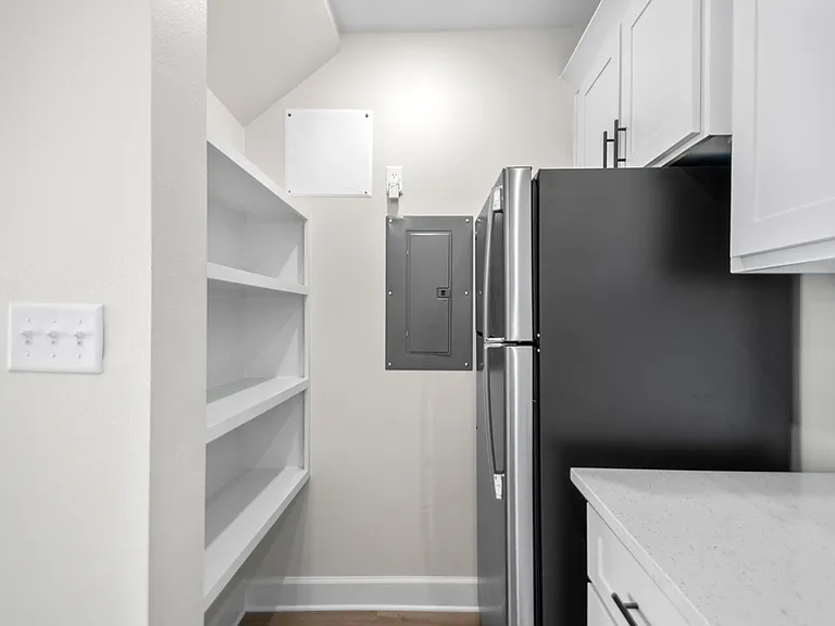 1111 W 4th St #A — Photo 5
