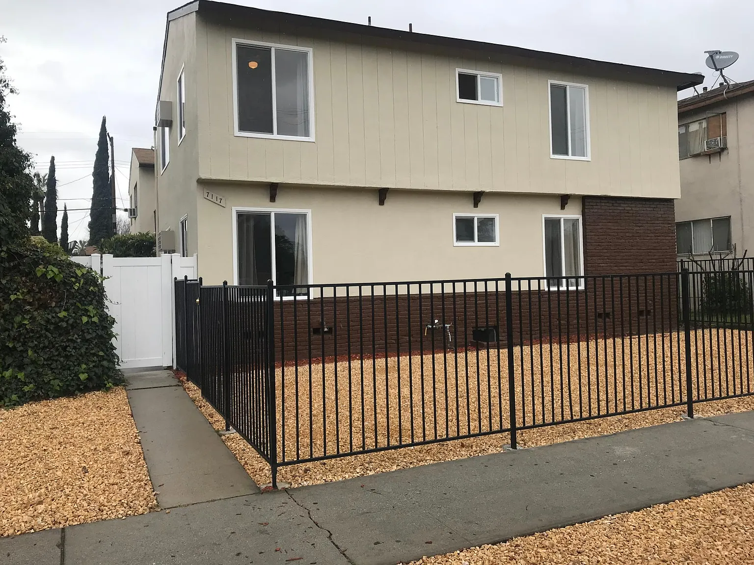 7117 Whitsett Ave — Photo 2