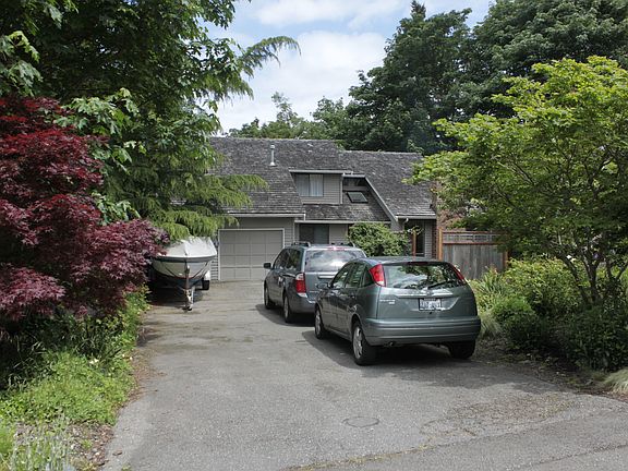 long driveway, privacy