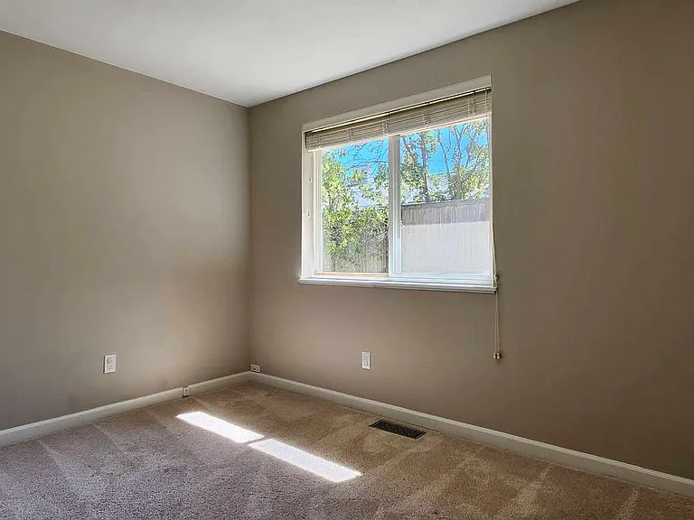 16811 NE 32nd St — Photo 19