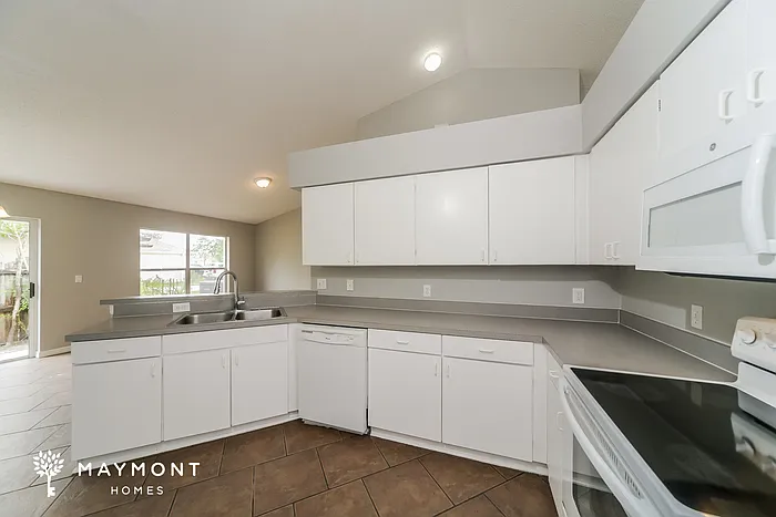 11413 Kenley Cir — Photo 8