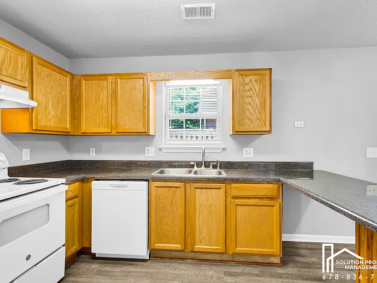 141 Madison Pl — Photo 7