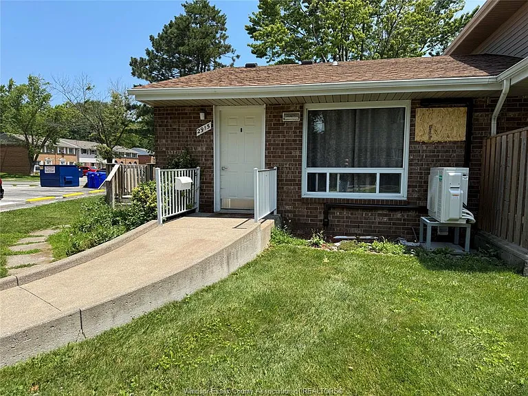 2915 Meadowbrook Ln #10 — Photo 1