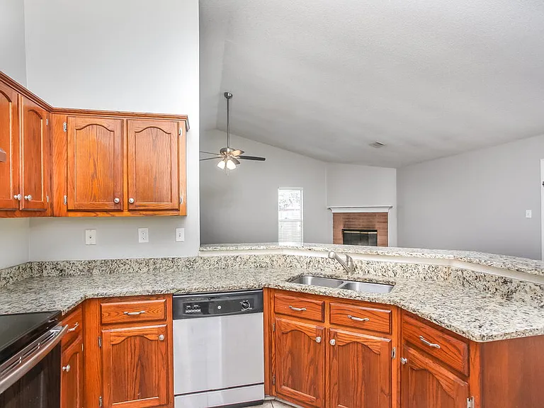 10431 Amanda Dr — Photo 7