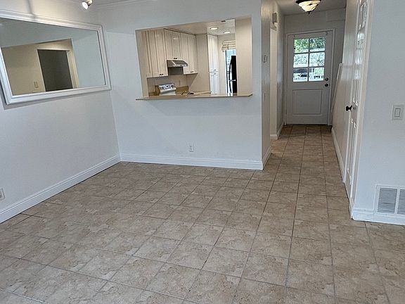 5th image of 113 Abbeywood Ln