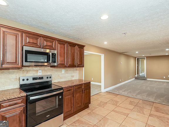 4th image of 325 Longview Rd