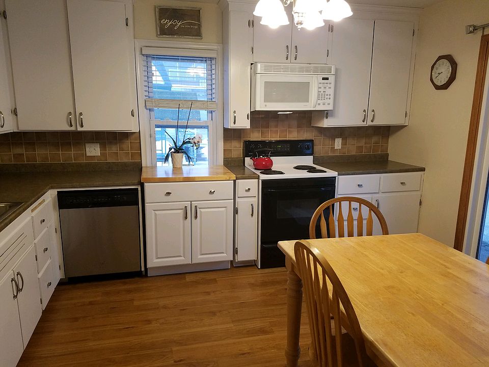 1st image of 4717 Upland Crst NE