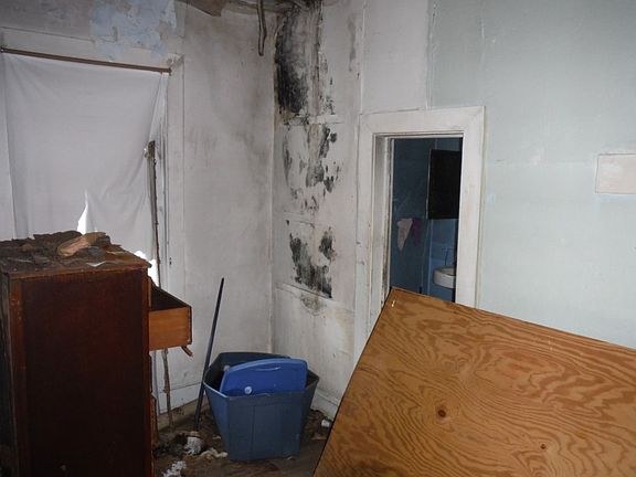 5th image of 611 S Greenwood St