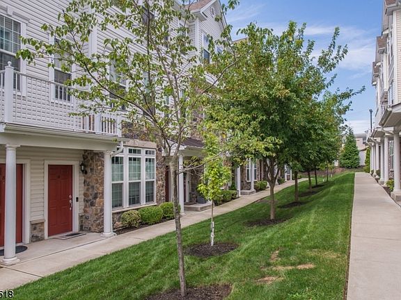 2nd image of 10 Dahlia Ln