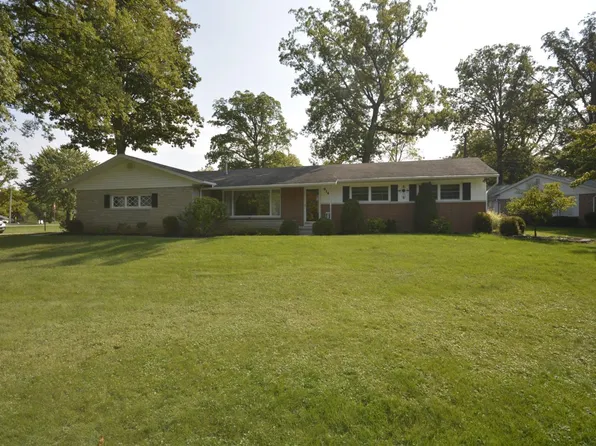 914 Neil Armstrong Dr, Wapakoneta, OH 45895