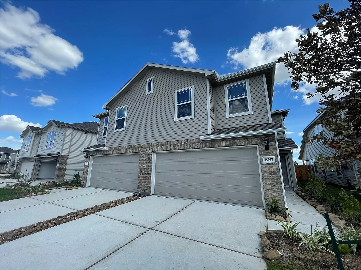 3 bed, 2.5 bath, 1667 sqft, $2,200 — Photo 1