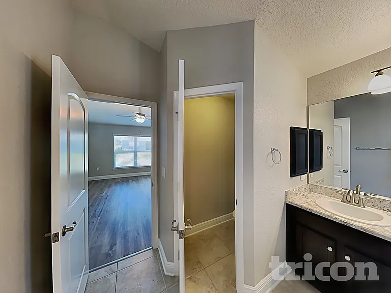 10853 Kirkwall Port Dr — Photo 8