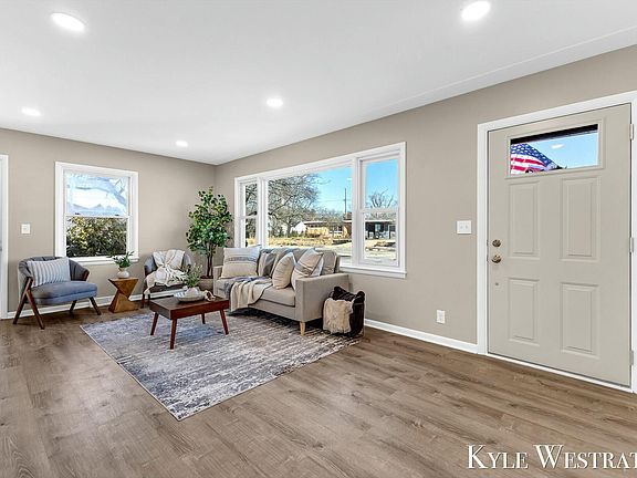 4th image of 520 Arlington Ave