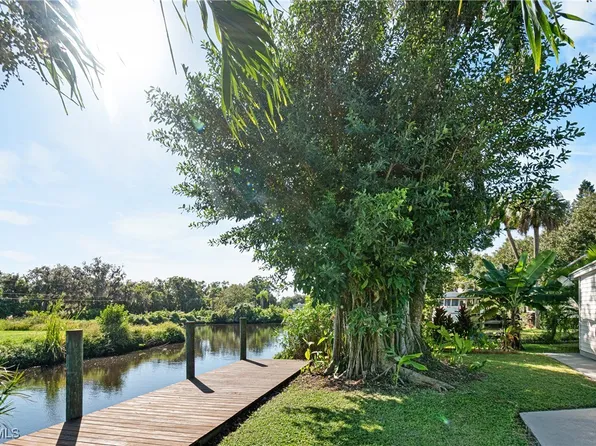 2256 Marina Park Dr, Fort Myers, FL 33905