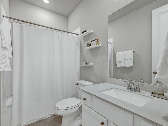 4th image of 328 Trailing Lantana Ln